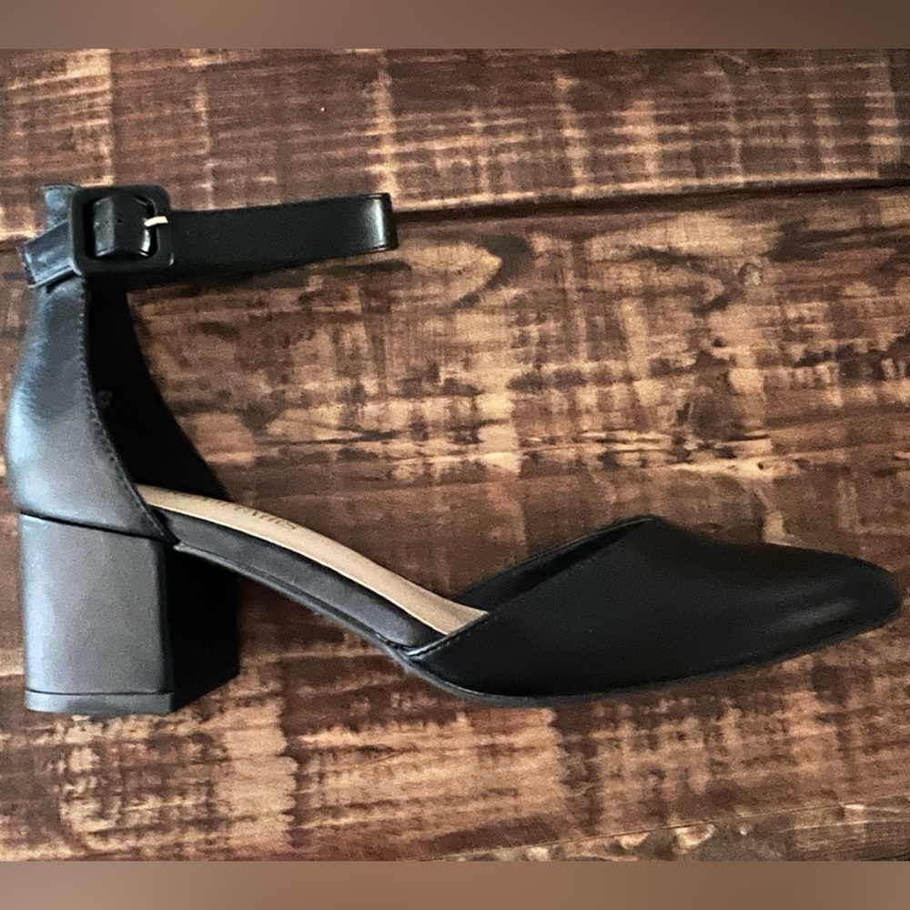 Black low heel work shoe- brand new